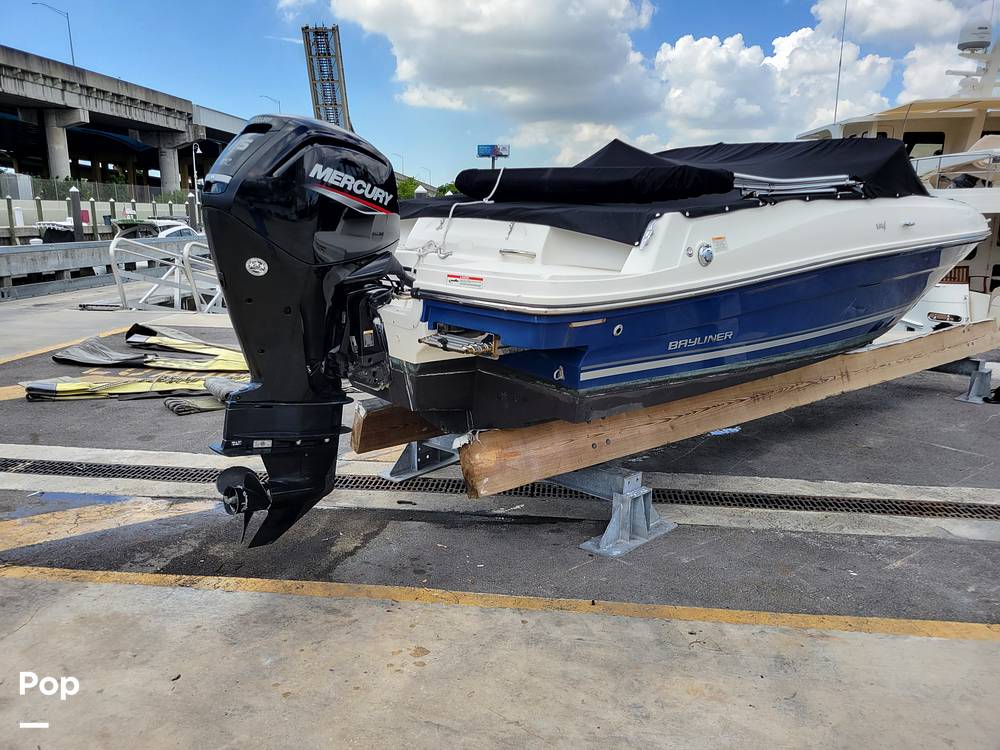 Slide: The Image of Bayliner VR4 2021 - 1