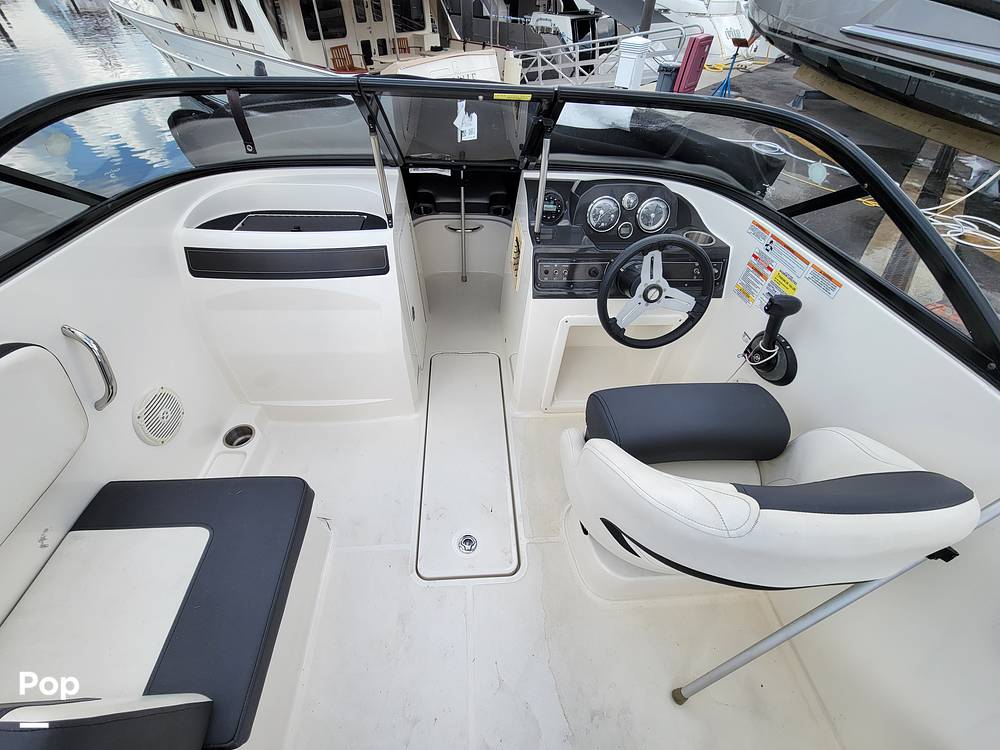 Slide: The Image of Bayliner VR4 2021 - 15