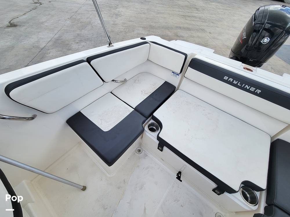 Slide: The Image of Bayliner VR4 2021 - 16