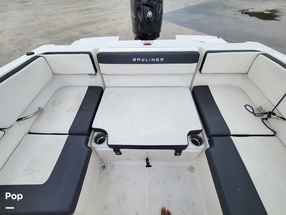 Slide: The Image of Bayliner VR4 2021 - 17