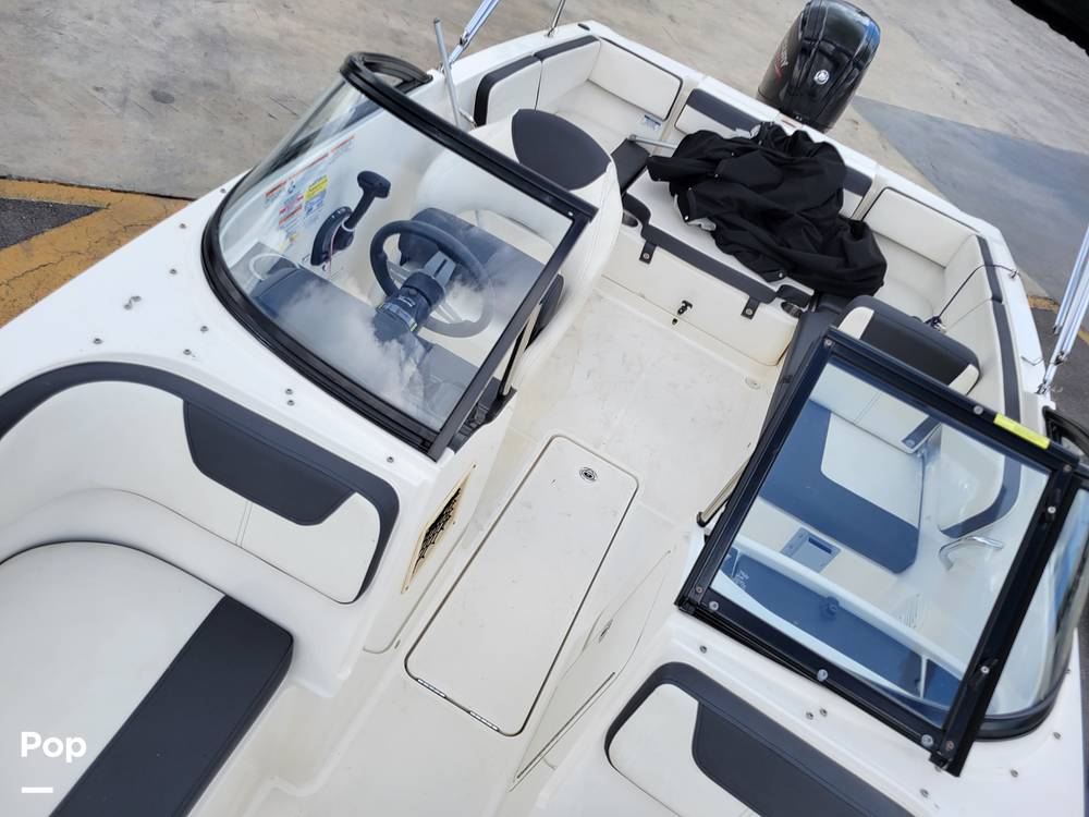 Slide: The Image of Bayliner VR4 2021 - 25