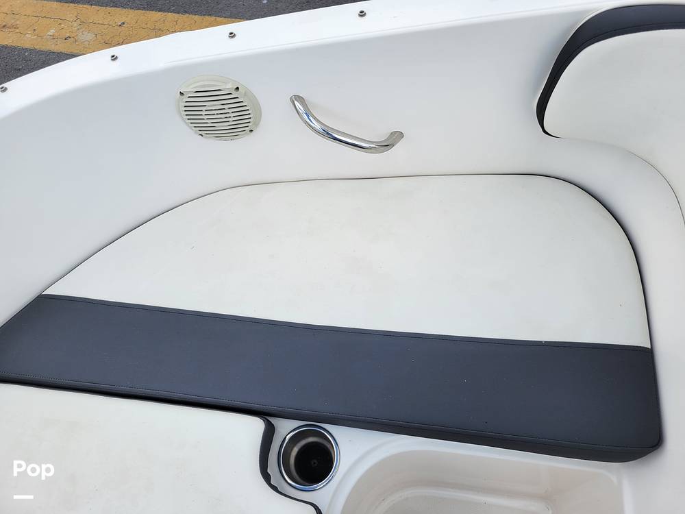 Slide: The Image of Bayliner VR4 2021 - 28