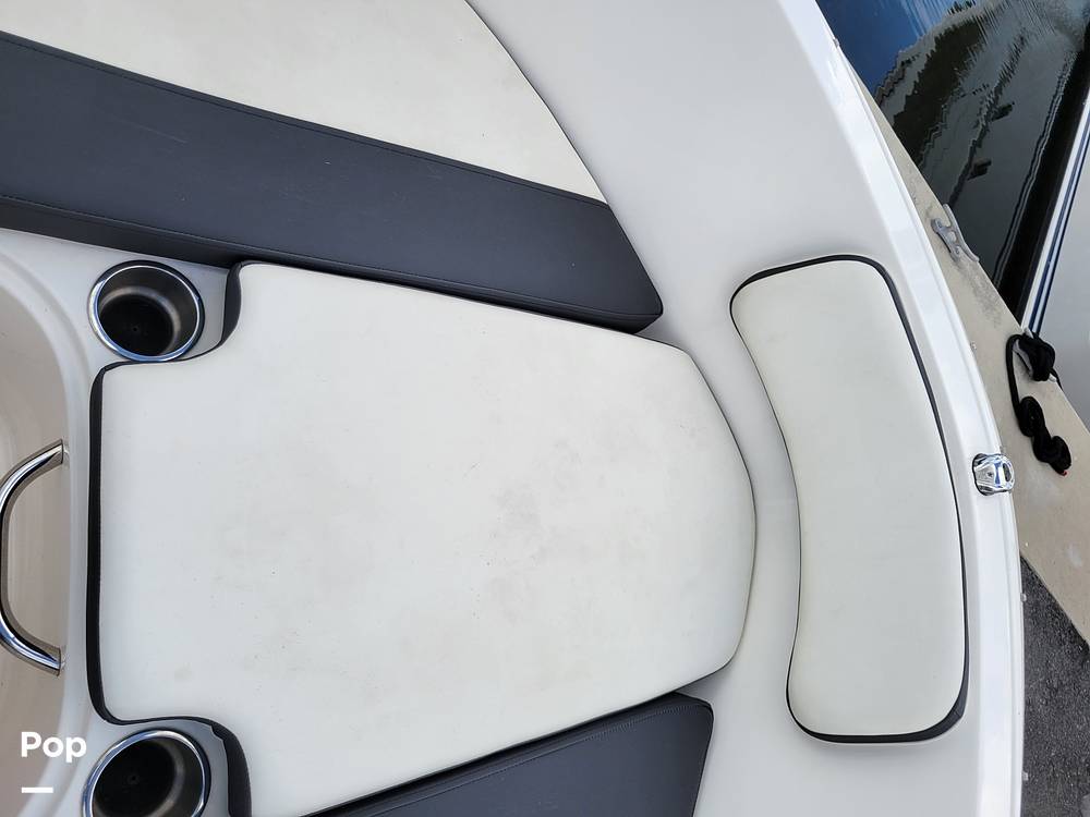 Slide: The Image of Bayliner VR4 2021 - 30