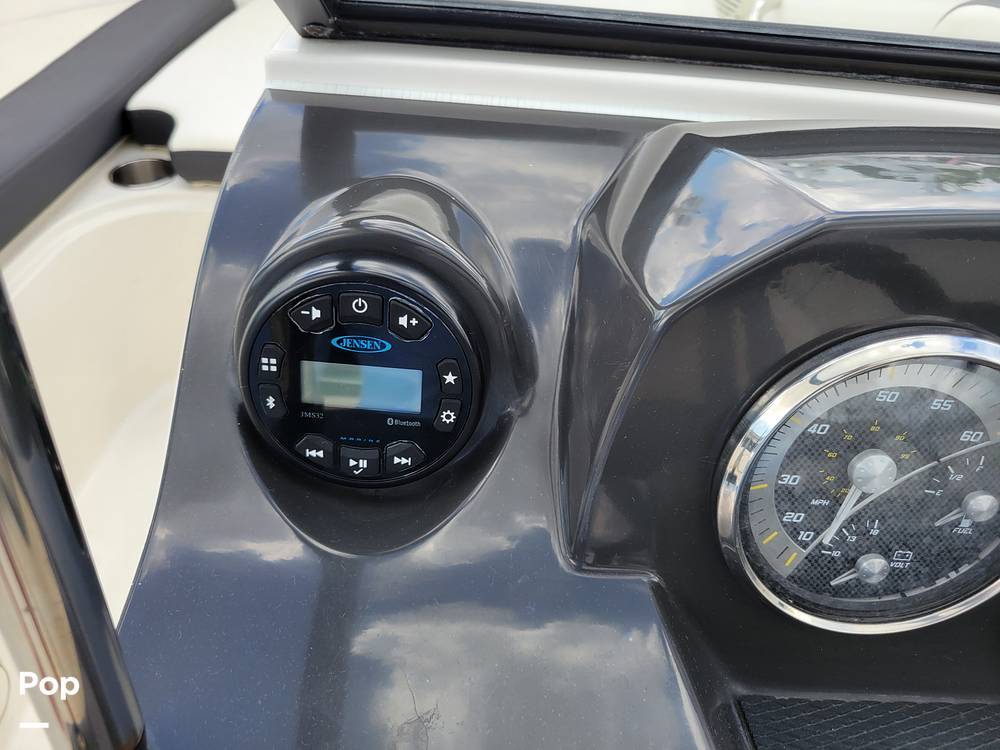 Slide: The Image of Bayliner VR4 2021 - 34