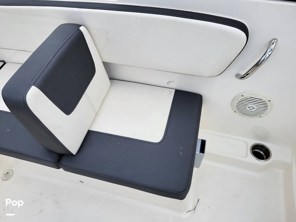 Slide: The Image of Bayliner VR4 2021 - 39