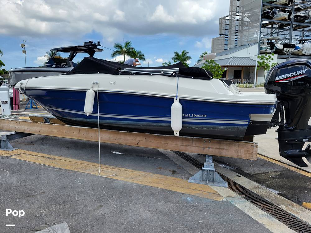 Slide: The Image of Bayliner VR4 2021 - 6