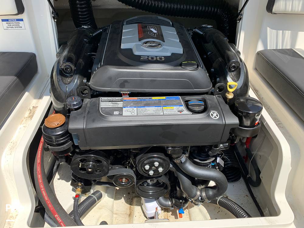 Slide: The Image of Bayliner VR4 2021 - 14633409