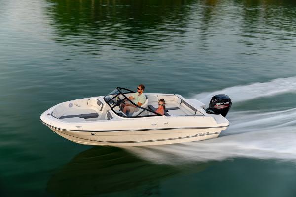 Slide: The Image of Bayliner VR4 2022 - 1