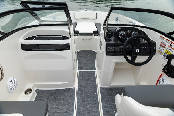 Slide: The Image of Bayliner VR4 2022 - 8