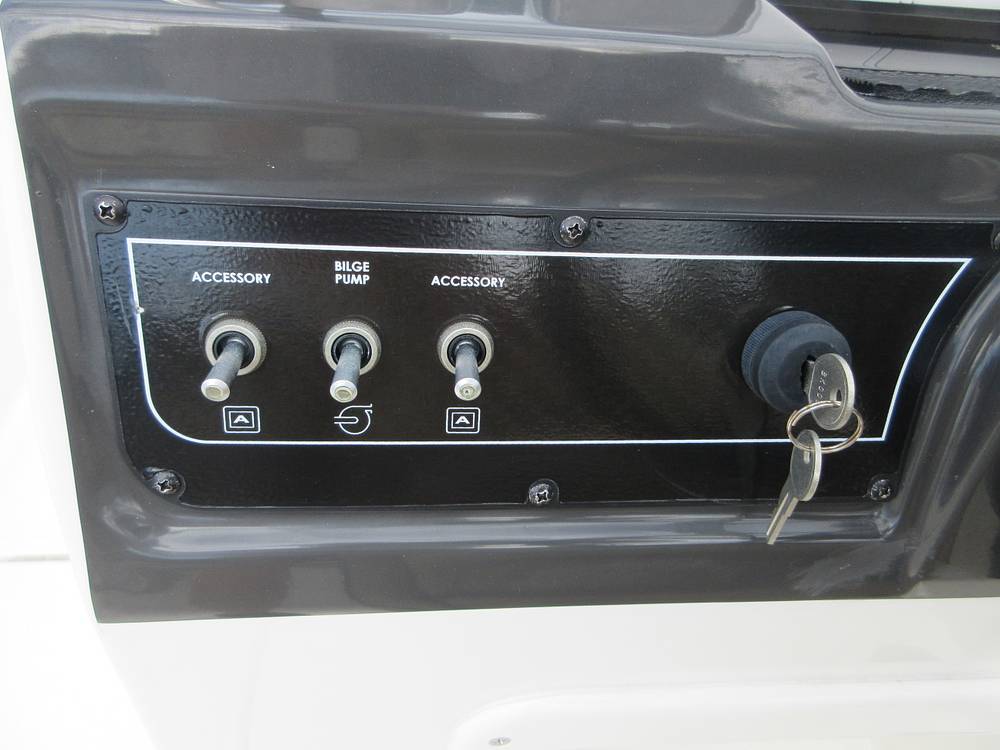 Slide: The Image of Bayliner VR4 2024 - 15451929