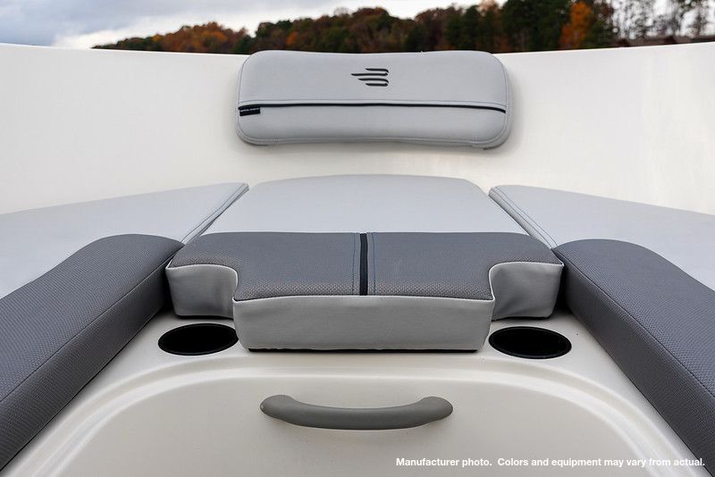 Slide: The Image of Bayliner VR4 2025 - 10