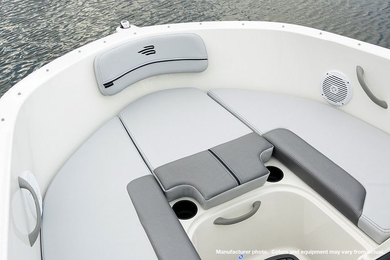 Slide: The Image of Bayliner VR4 2025 - 9