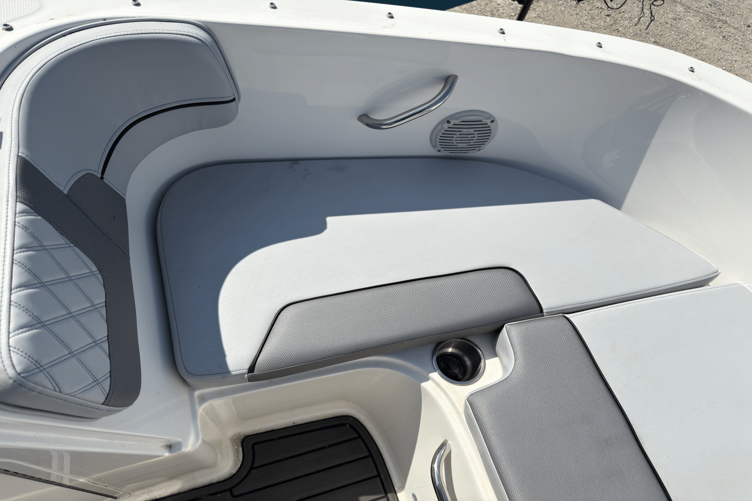 Slide: The Image of Bayliner VR4 Bowrider I/O 2021 - 12