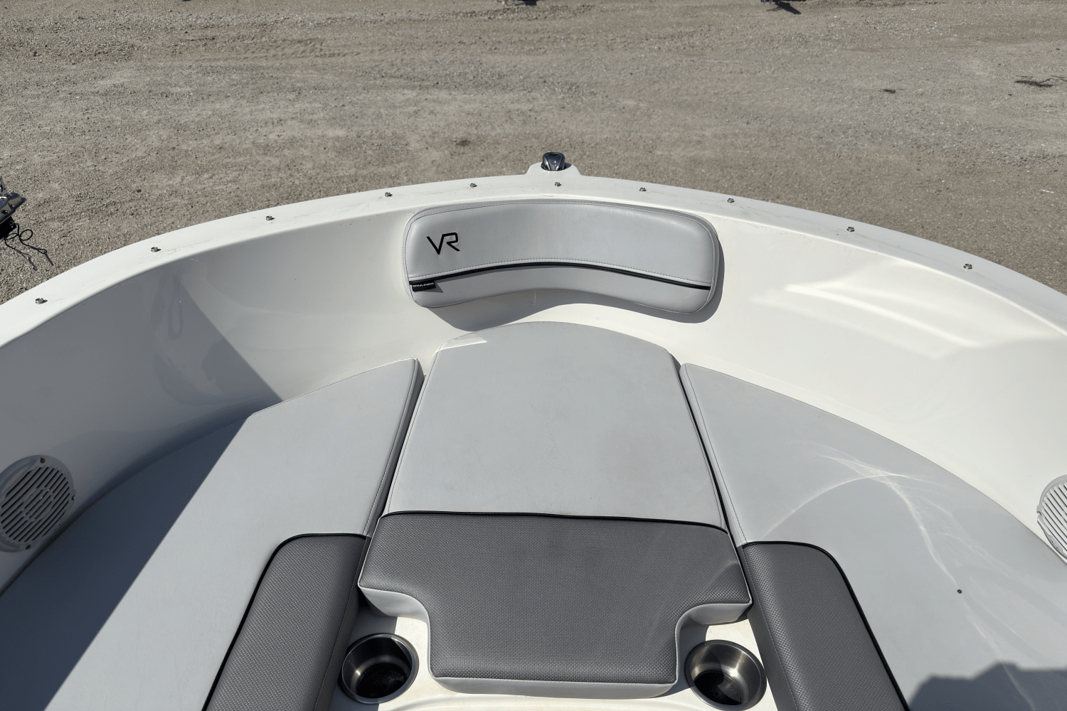 Slide: The Image of Bayliner VR4 Bowrider I/O 2021 - 13