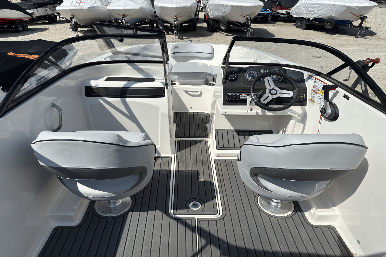 Slide: The Image of Bayliner VR4 Bowrider I/O 2021 - 6