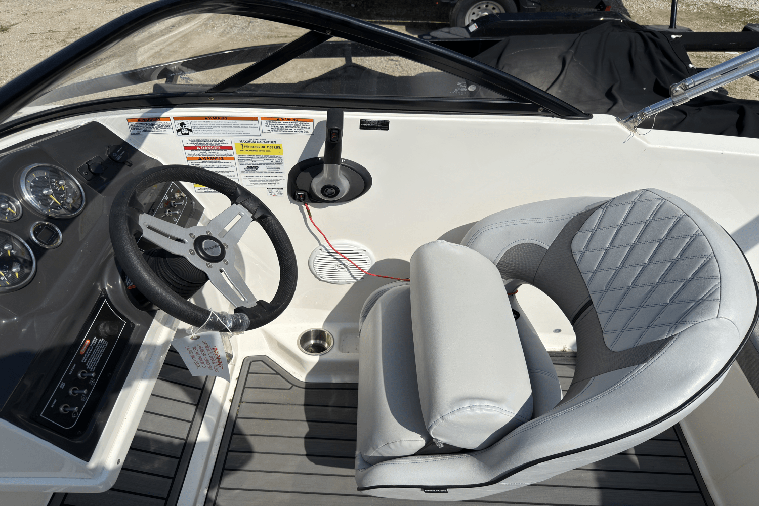 Slide: The Image of Bayliner VR4 Bowrider I/O 2021 - 9