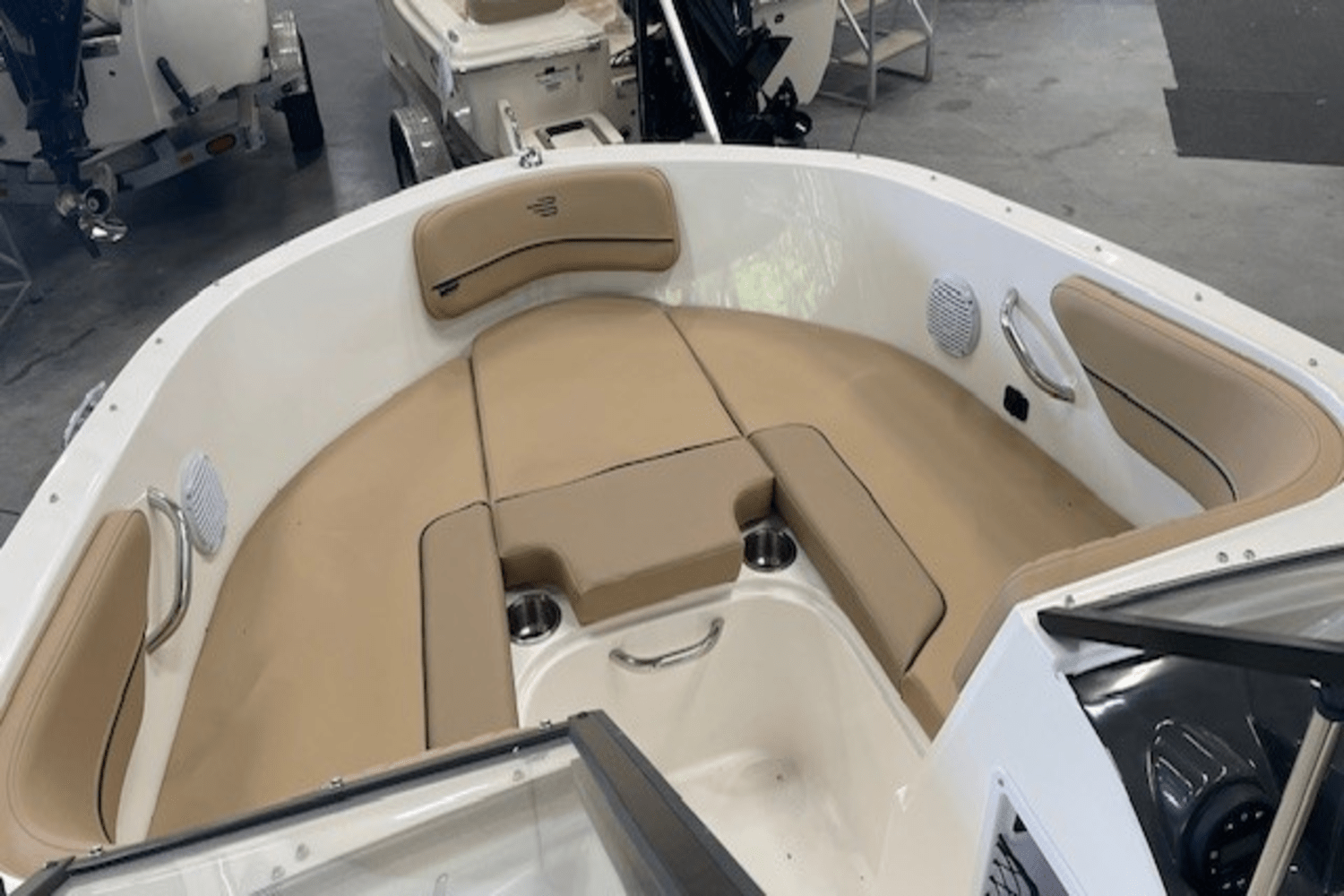 Slide: The Image of Bayliner VR4OB 2025 - 10