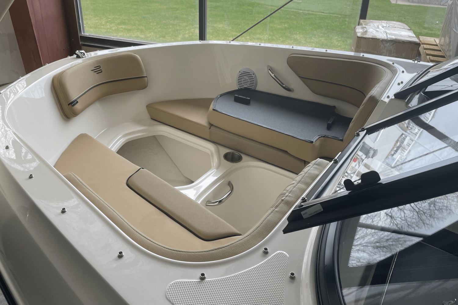 Slide: The Image of Bayliner VR4OB 2025 - 18