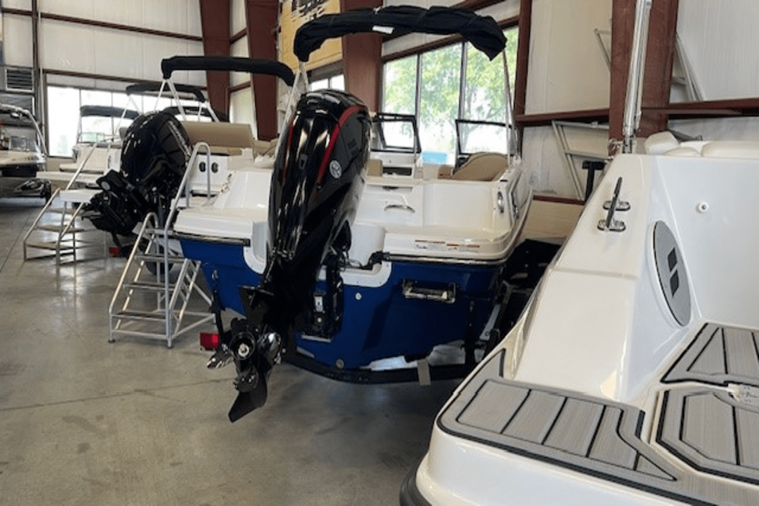 Slide: The Image of Bayliner VR4OB 2025 - 23