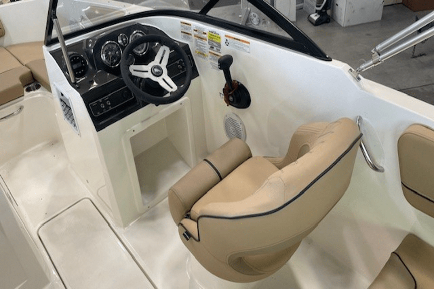 Slide: The Image of Bayliner VR4OB 2025 - 5