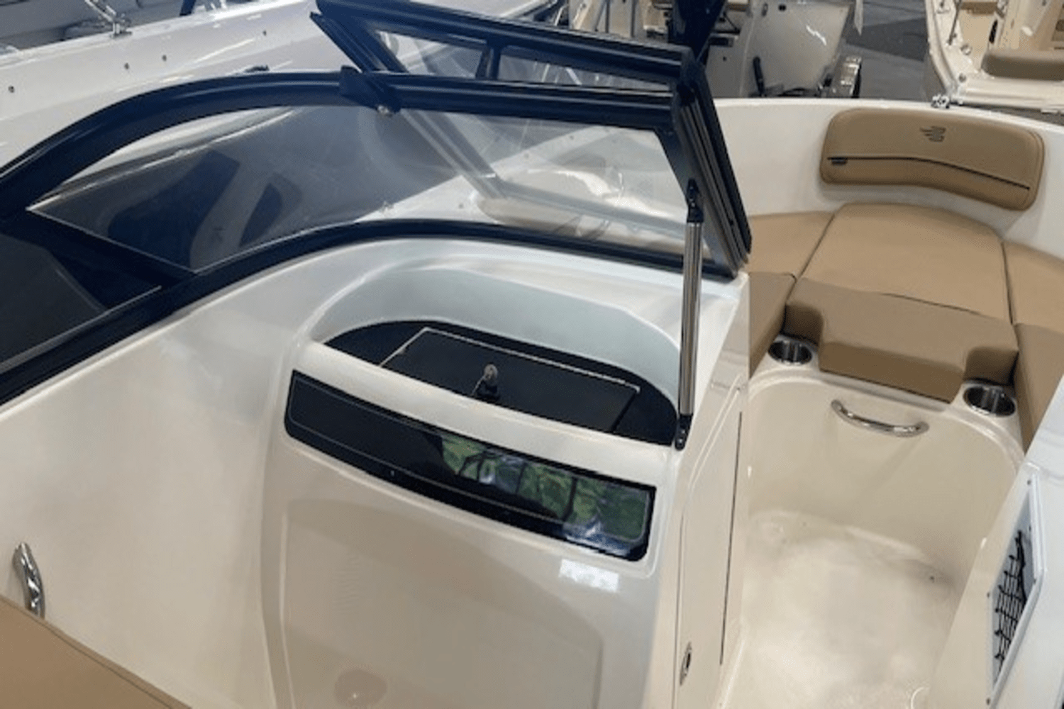 Slide: The Image of Bayliner VR4OB 2025 - 9