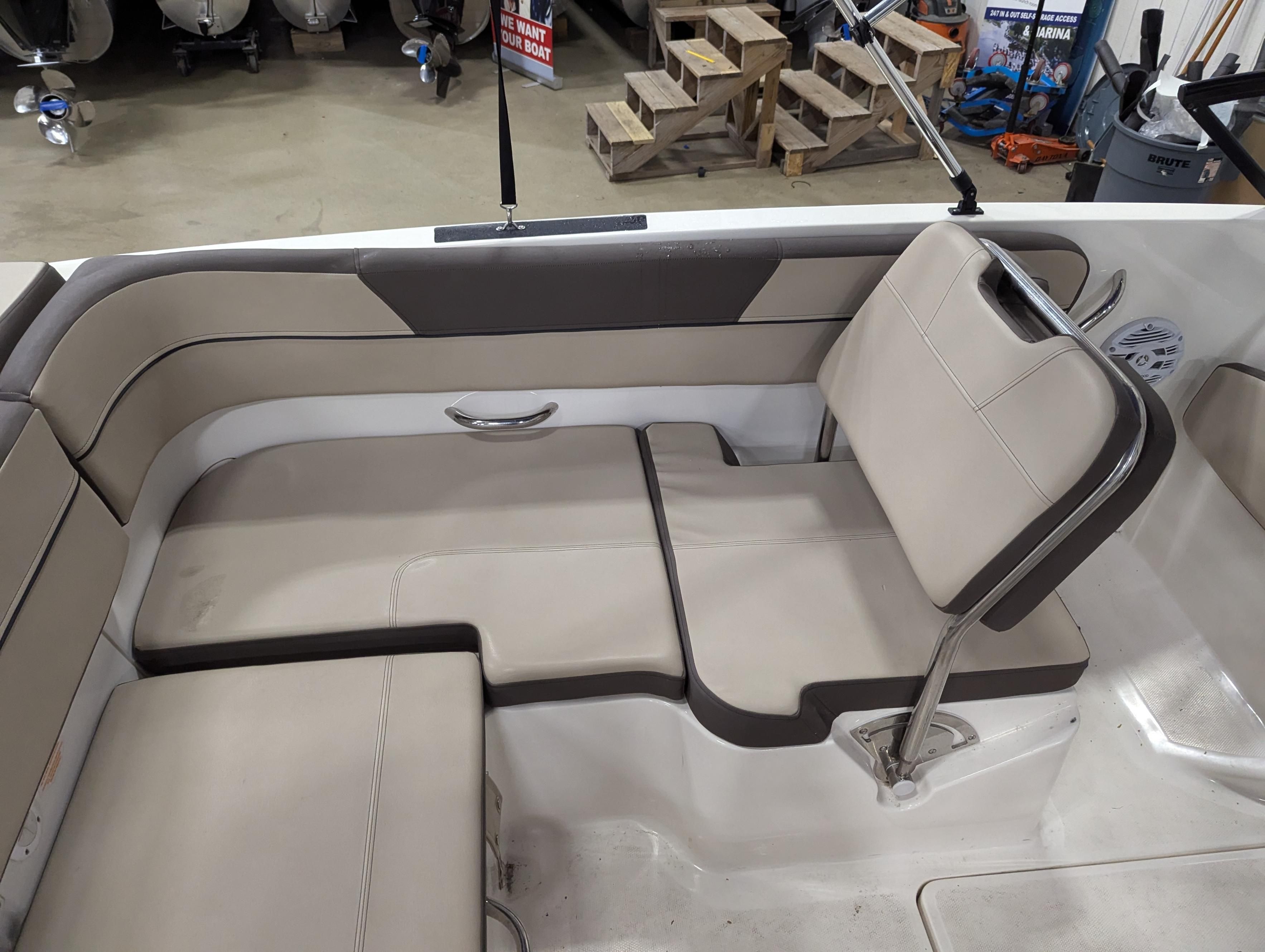 Slide: The Image of Bayliner VR5 2017 - 10