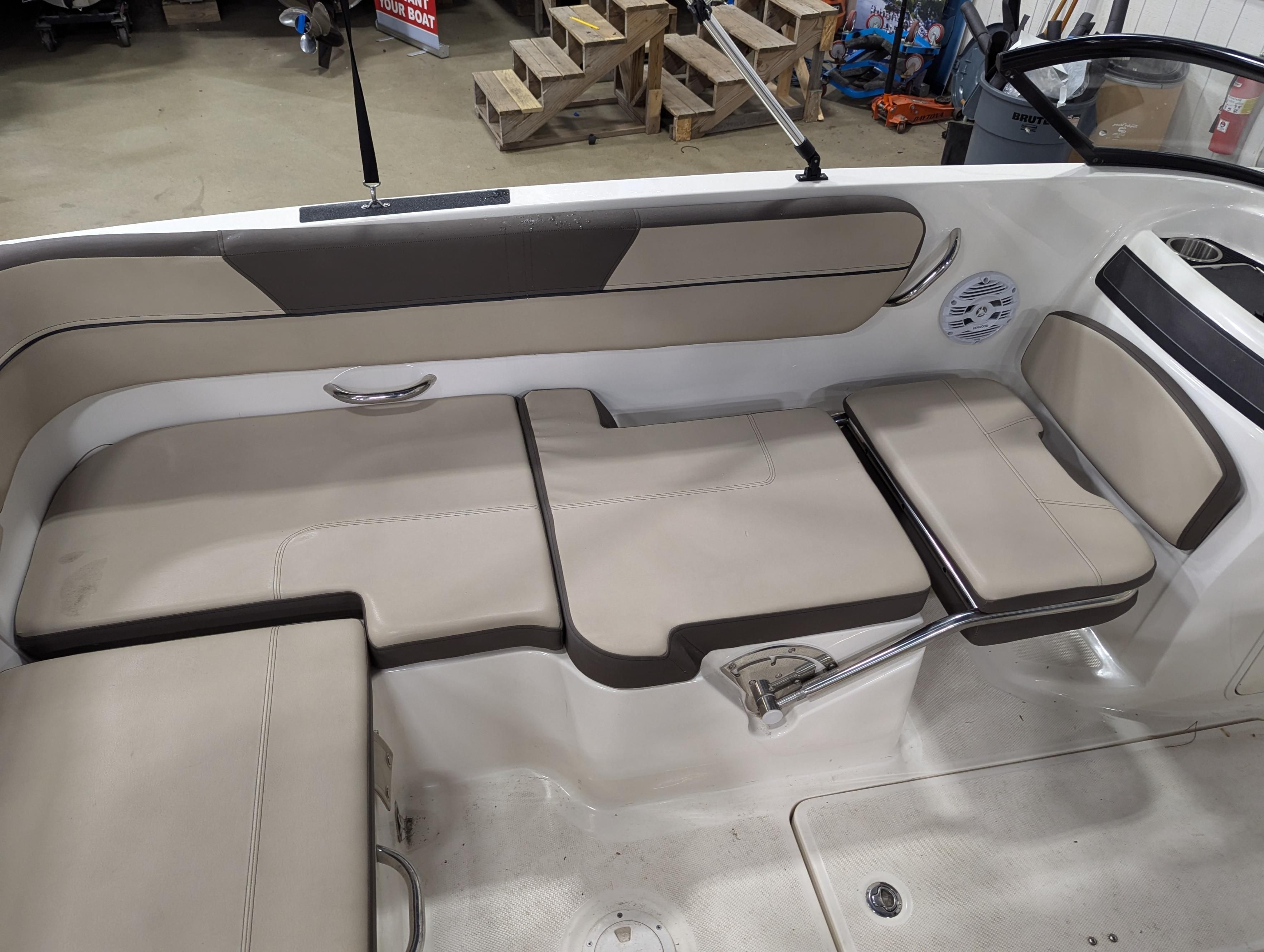 Slide: The Image of Bayliner VR5 2017 - 11