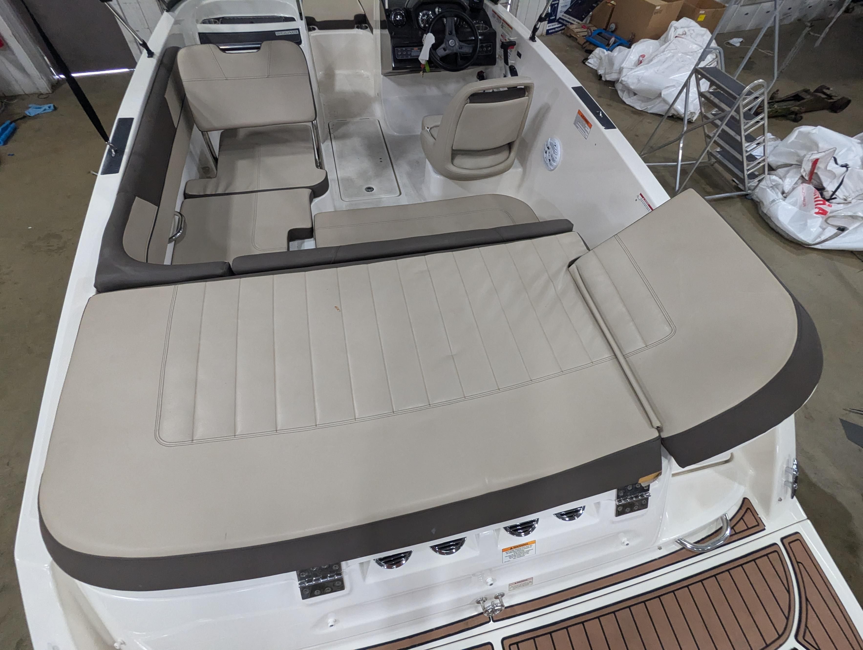 Slide: The Image of Bayliner VR5 2017 - 12