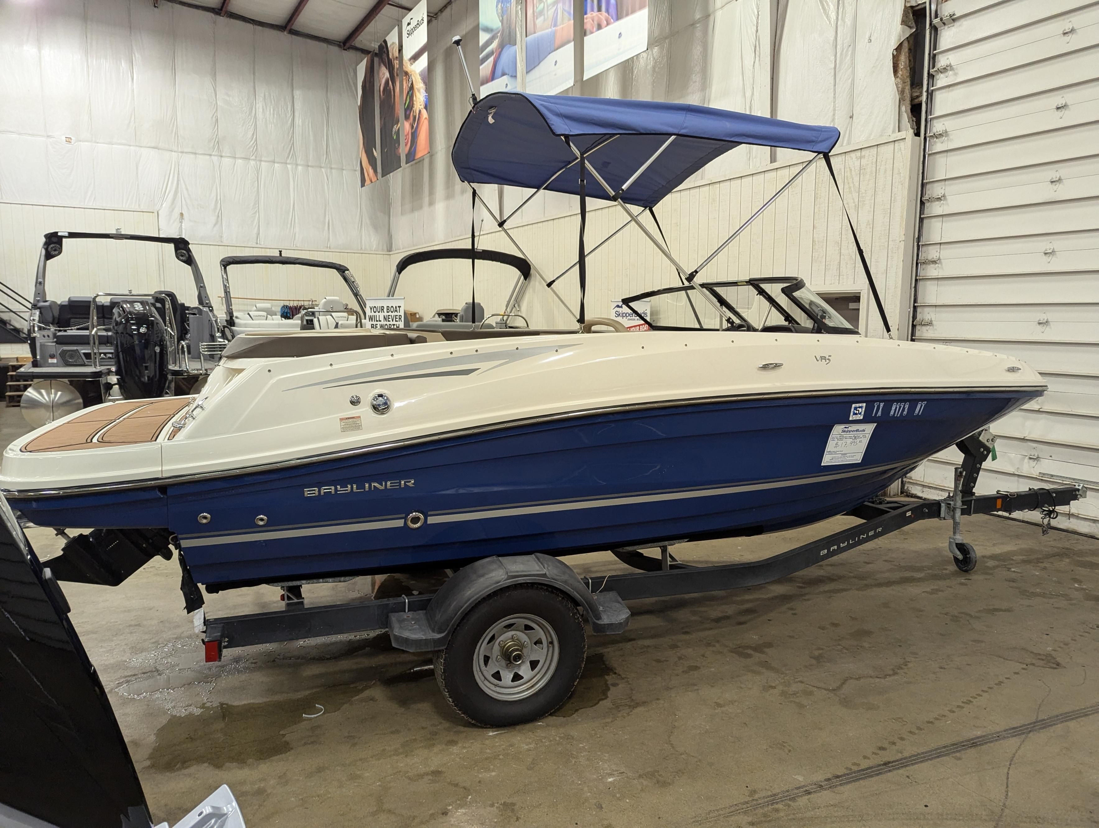 Slide: The Image of Bayliner VR5 2017 - 2