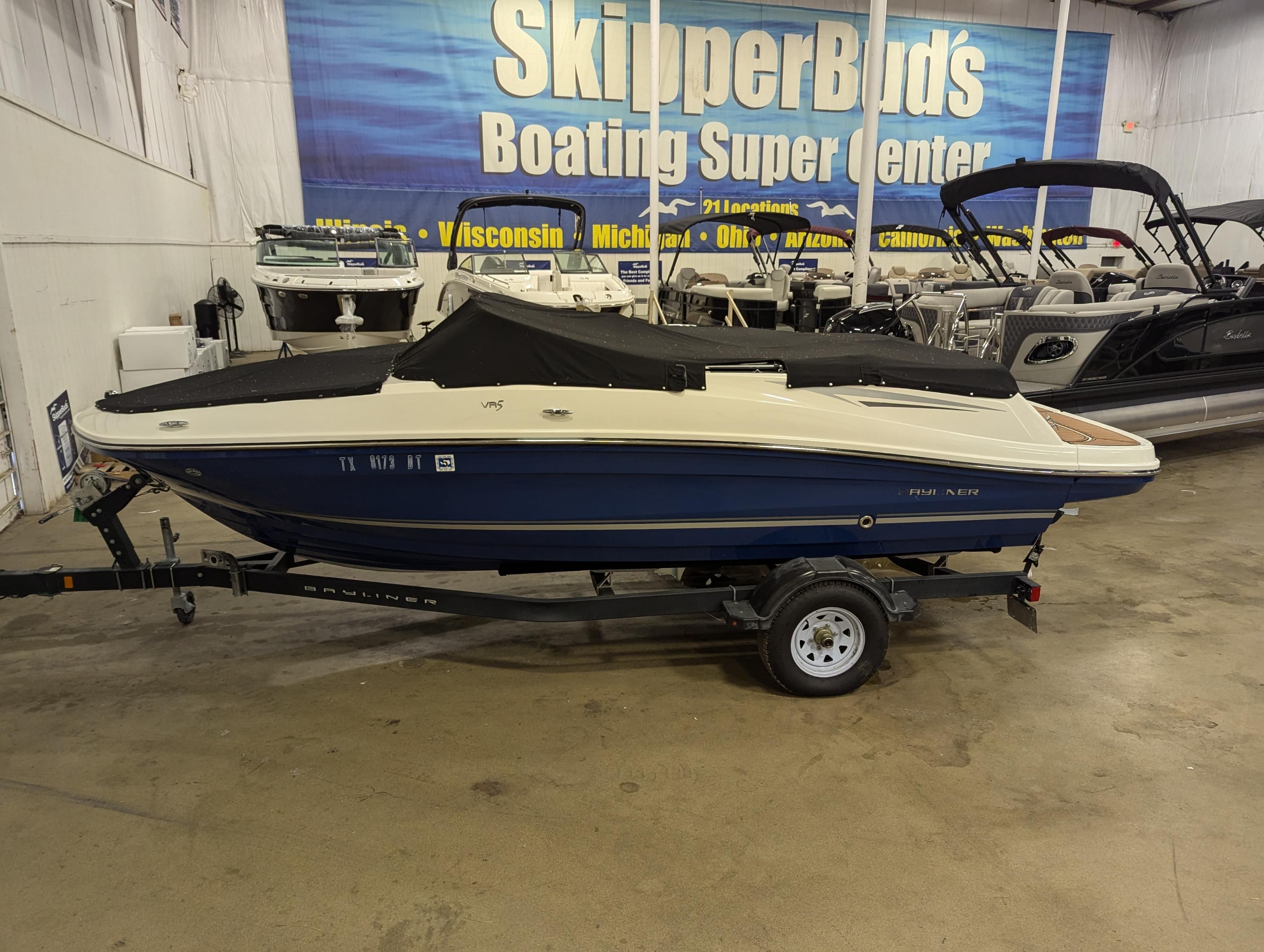 Slide: The Image of Bayliner VR5 2017 - 3