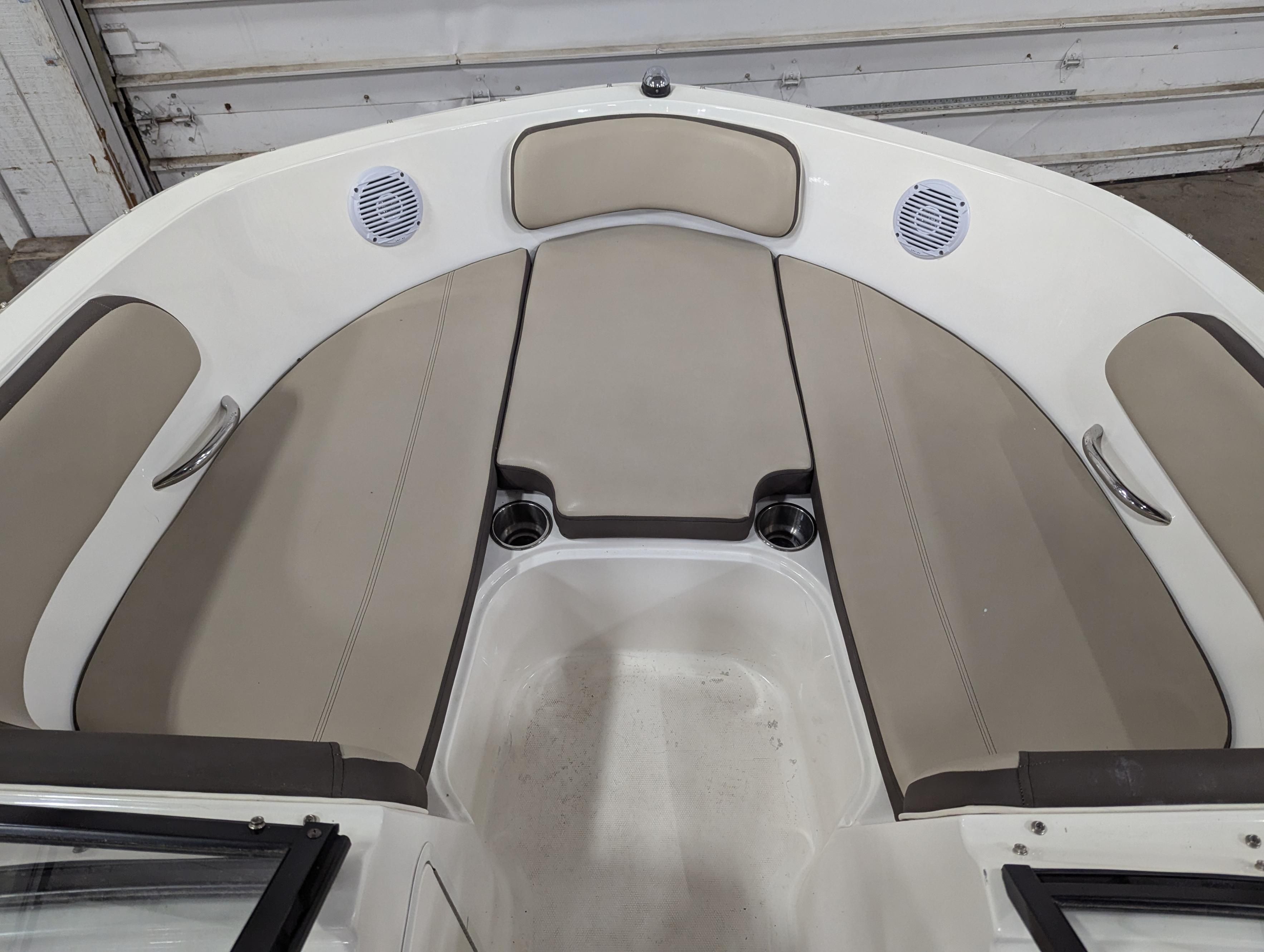 Slide: The Image of Bayliner VR5 2017 - 4