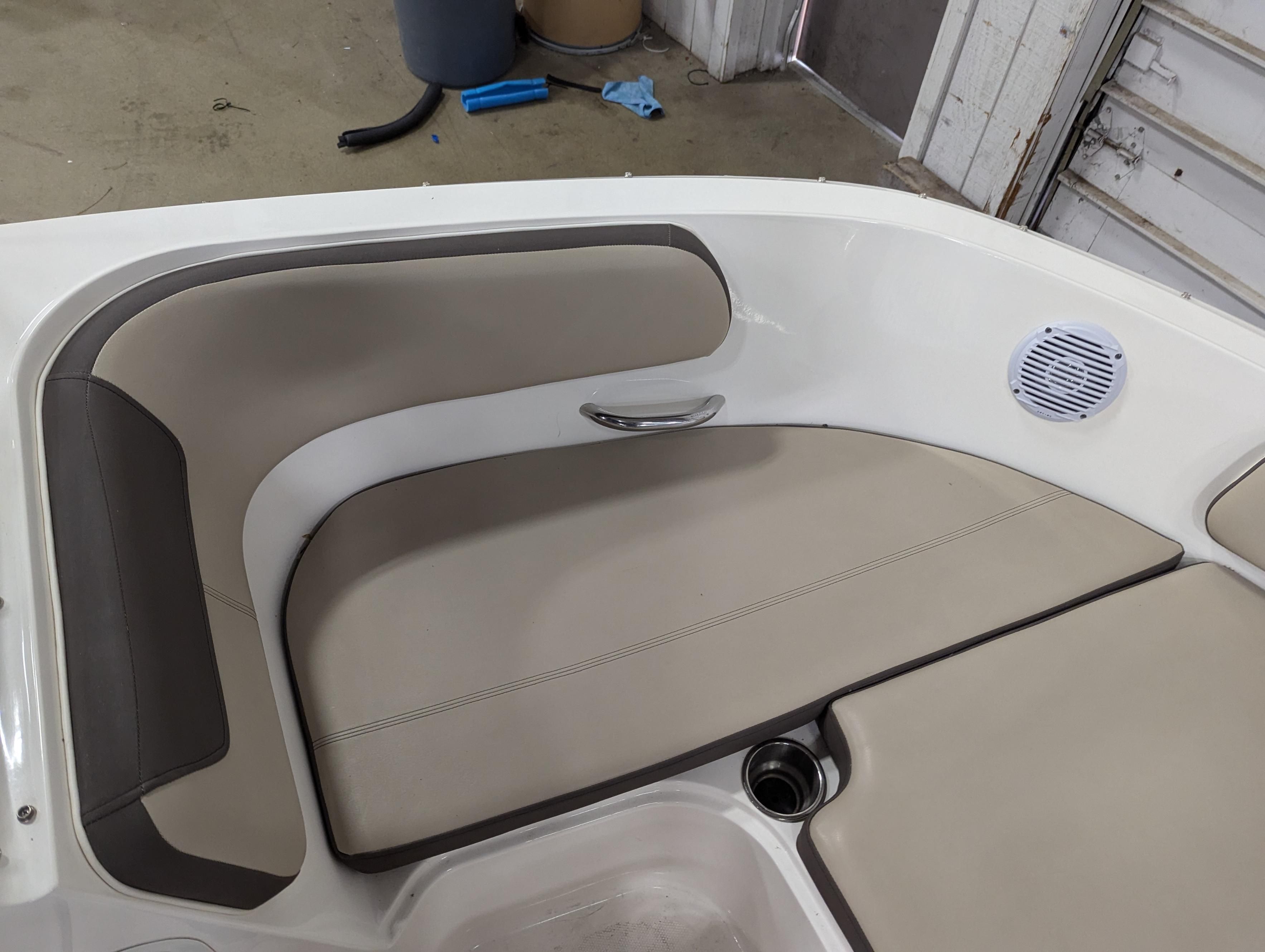 Slide: The Image of Bayliner VR5 2017 - 5