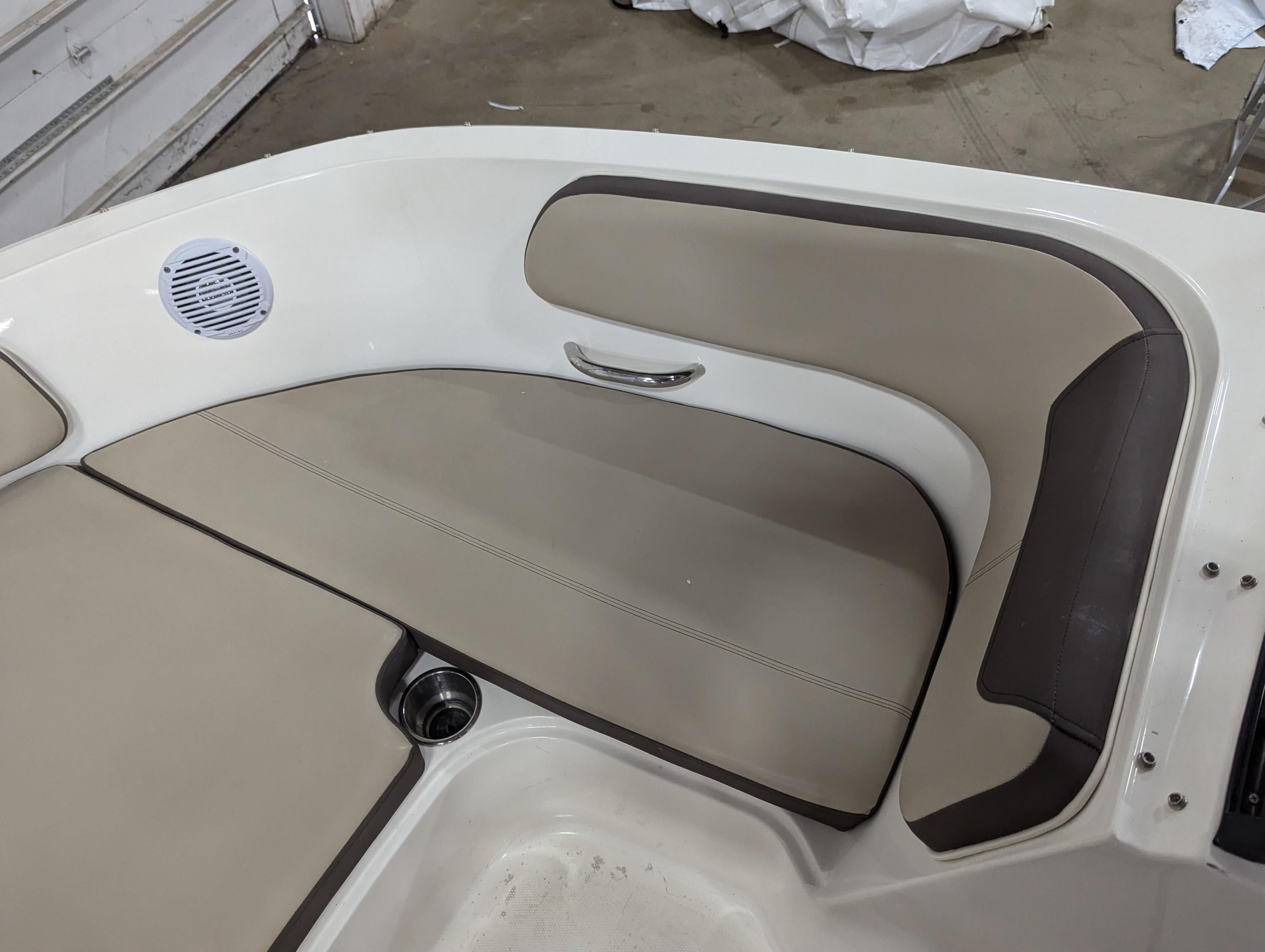 Slide: The Image of Bayliner VR5 2017 - 6