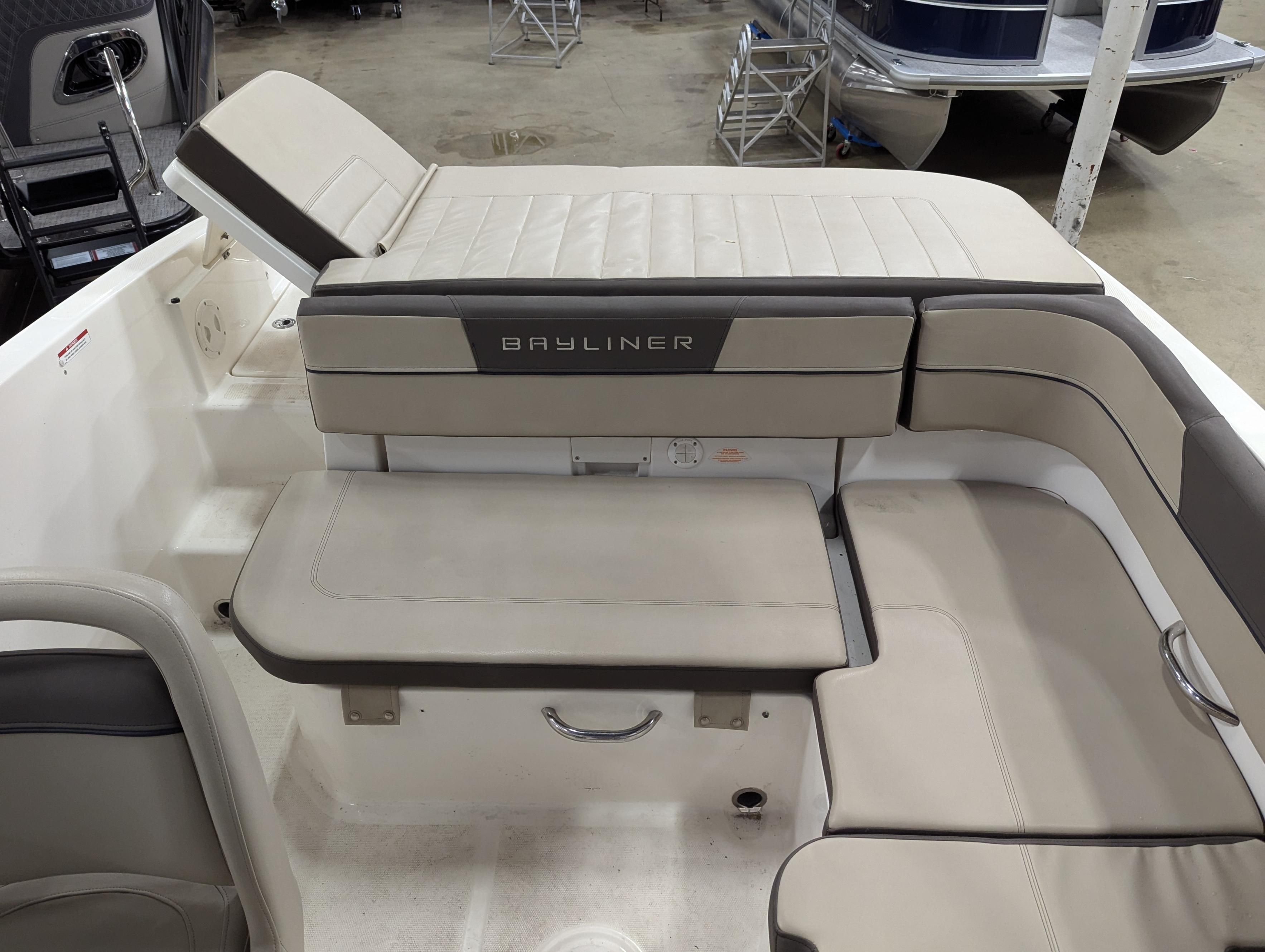 Slide: The Image of Bayliner VR5 2017 - 9