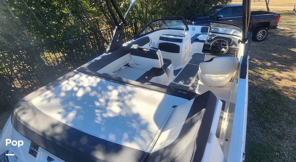 Slide: The Image of Bayliner VR5 2019 - 34