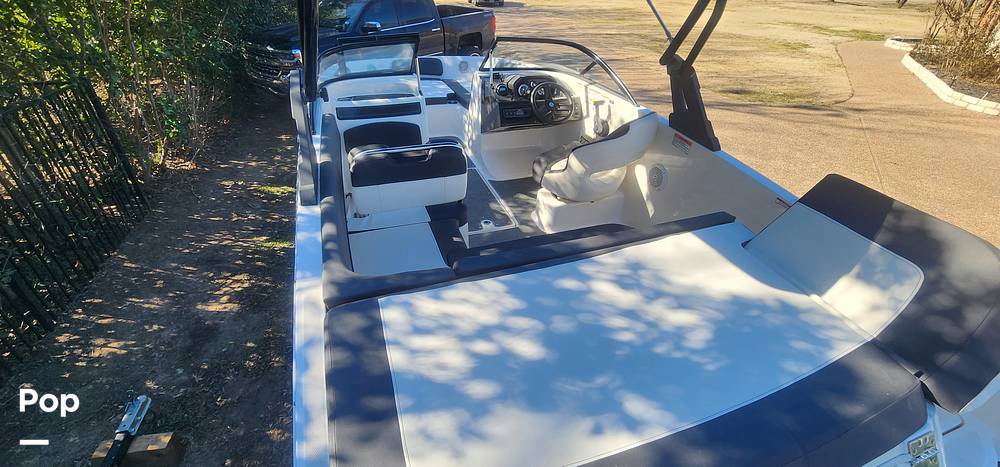 Slide: The Image of Bayliner VR5 2019 - 36