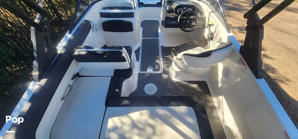 Slide: The Image of Bayliner VR5 2019 - 39