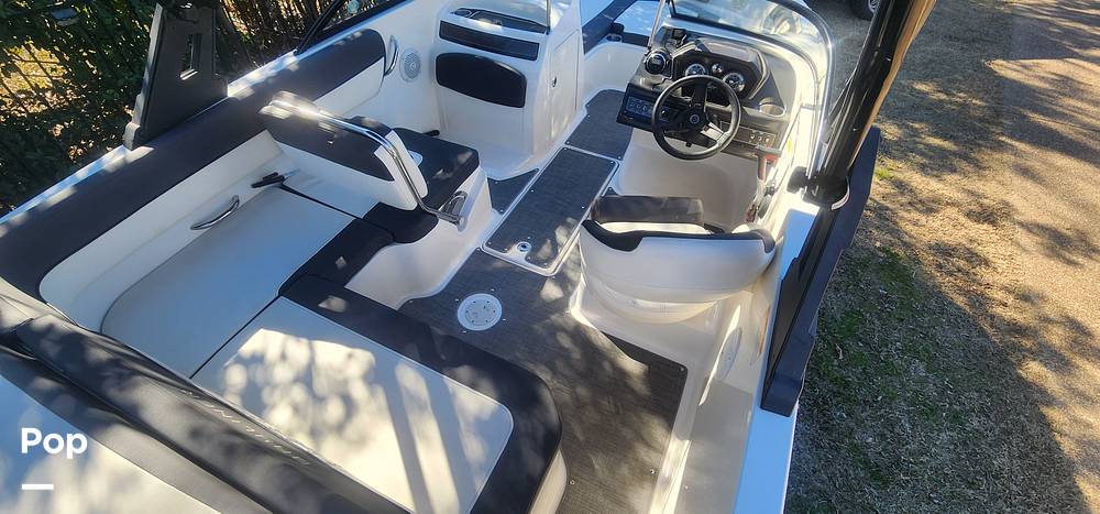Slide: The Image of Bayliner VR5 2019 - 40