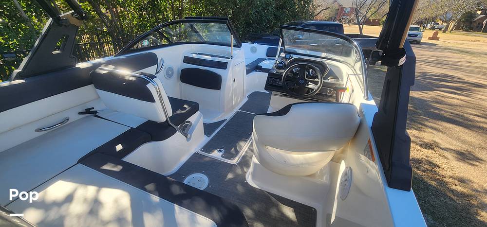 Slide: The Image of Bayliner VR5 2019 - 42