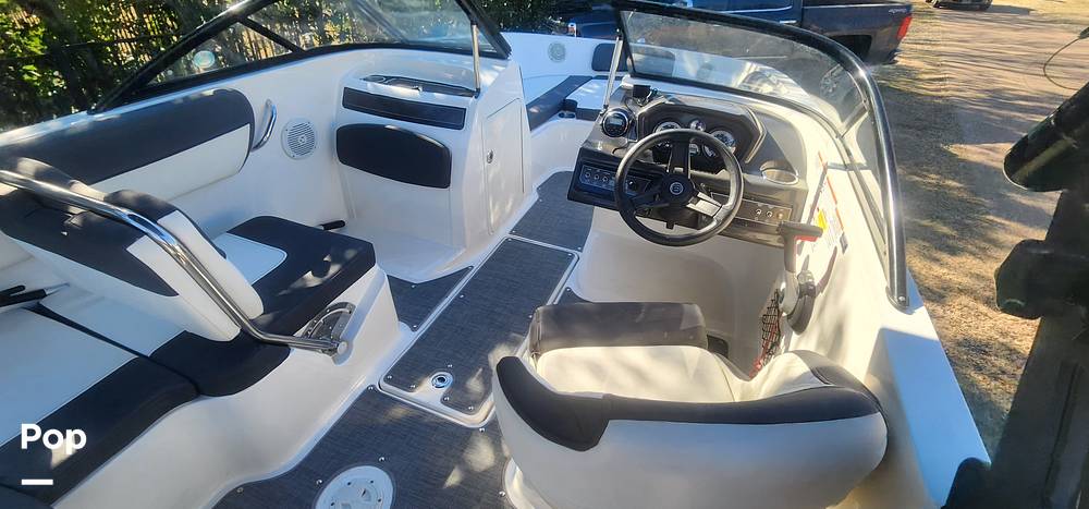 Slide: The Image of Bayliner VR5 2019 - 43