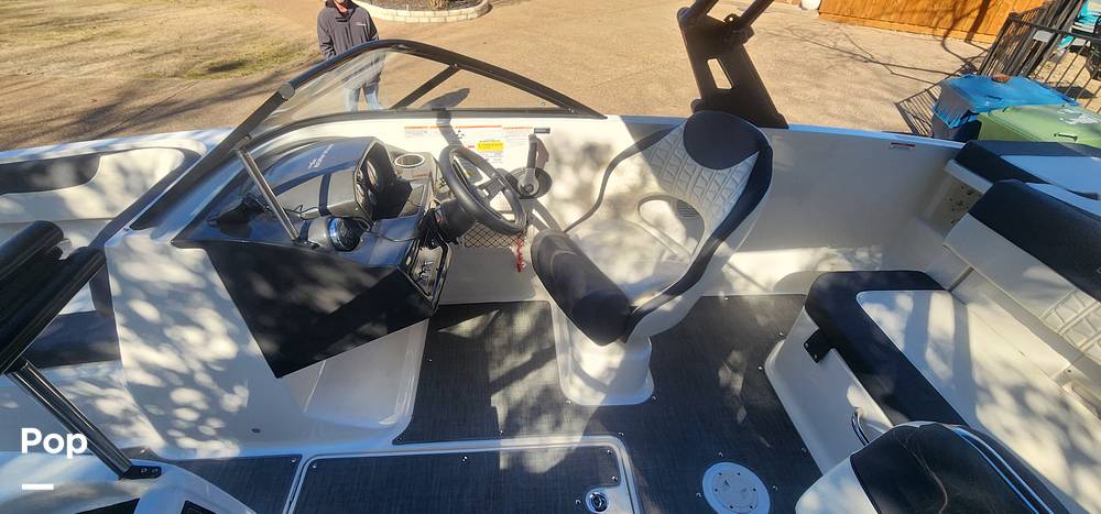 Slide: The Image of Bayliner VR5 2019 - 50