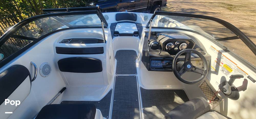 Slide: The Image of Bayliner VR5 2019 - 52