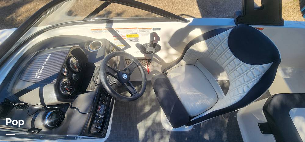 Slide: The Image of Bayliner VR5 2019 - 53
