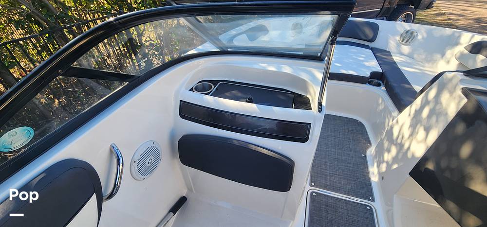 Slide: The Image of Bayliner VR5 2019 - 72