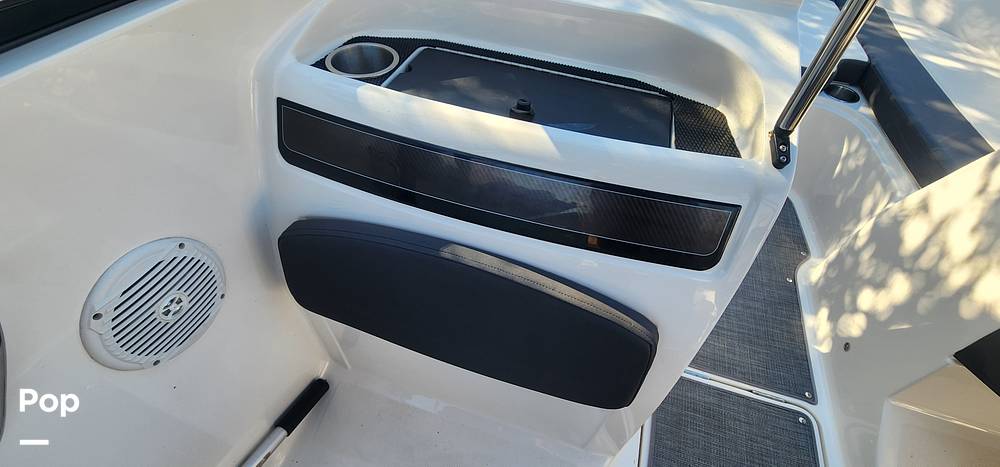 Slide: The Image of Bayliner VR5 2019 - 75