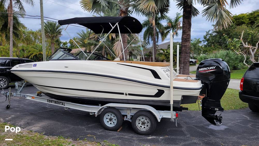 Slide: The Image of Bayliner VR5 2020 - 1
