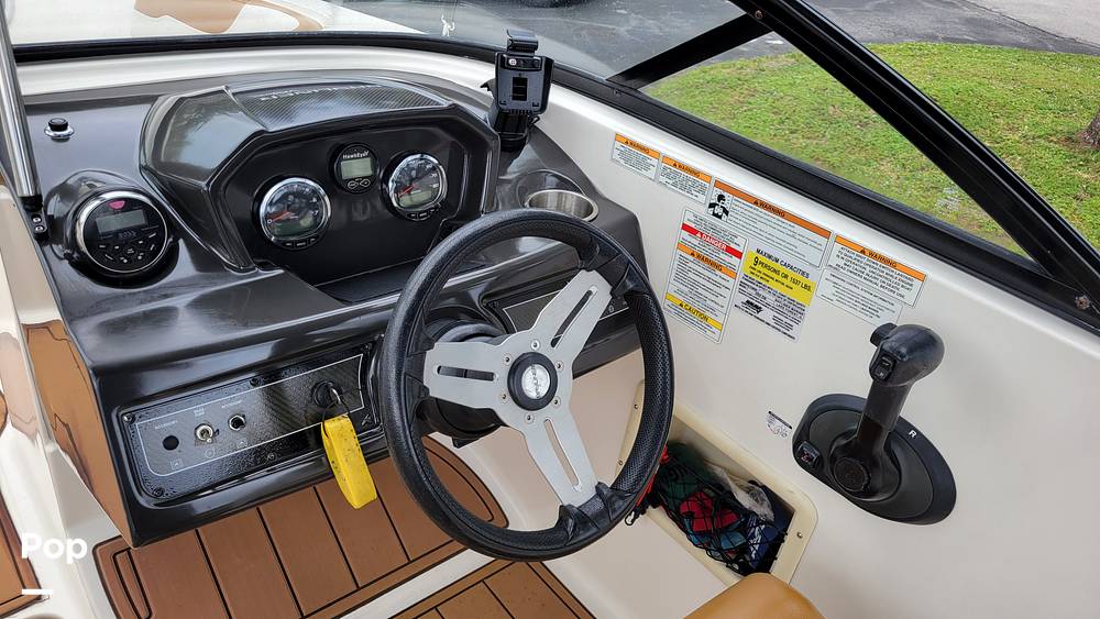 Slide: The Image of Bayliner VR5 2020 - 10