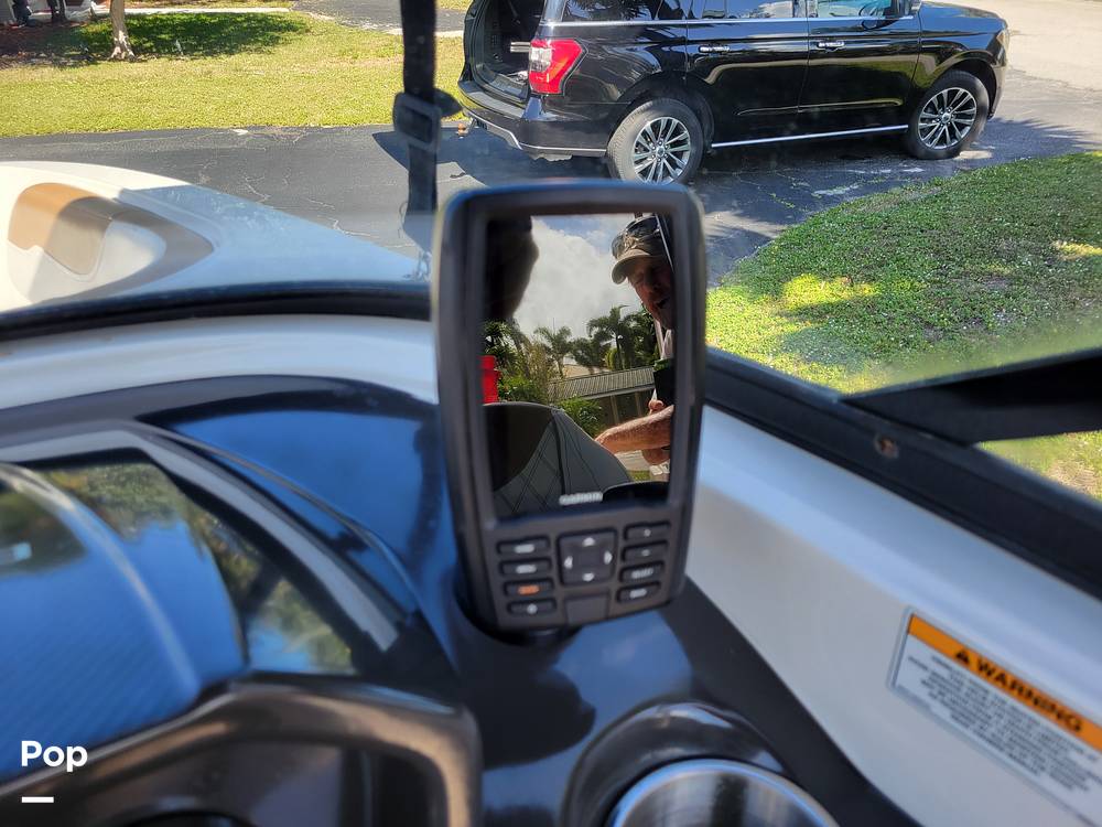 Slide: The Image of Bayliner VR5 2020 - 12