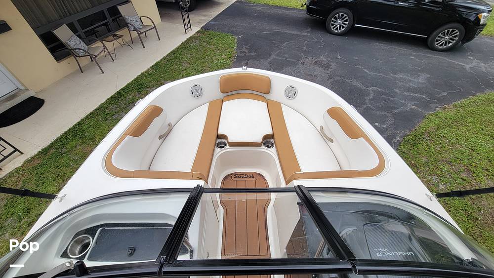 Slide: The Image of Bayliner VR5 2020 - 14