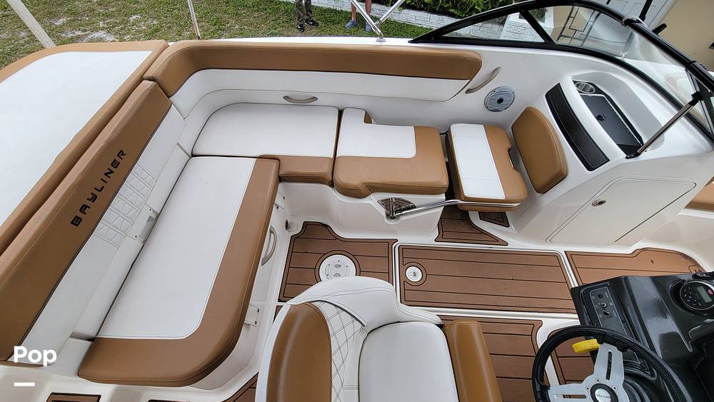 Slide: The Image of Bayliner VR5 2020 - 15